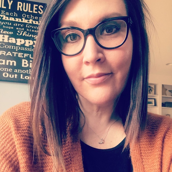 Meet your Posher, Emily - Picture 2 of 2